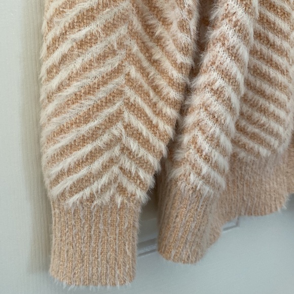Select + Trend Cream & Peach Chevron Like Pattern Cardigan Sweater Size … - Picture 8 of 13